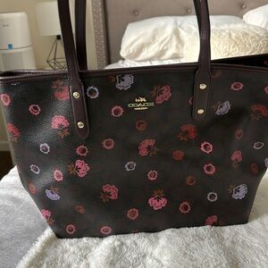 COACH City Zip Tote Primrose Floral Print J1723-F24372